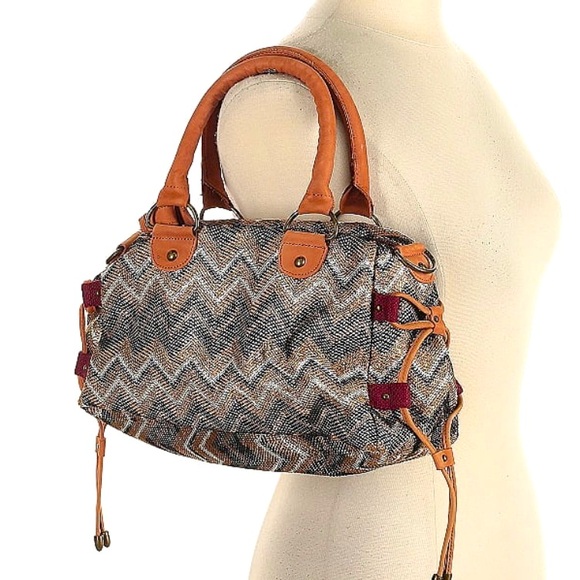 Purse, Miss Albright, black/tan/white chevron pattern, leather trim, EUC!! - Picture 1 of 14